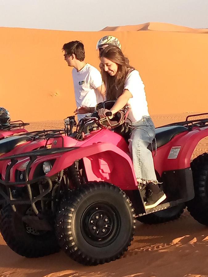 Akabar Luxury Desert Camp เมอร์ซูกา ภายนอก รูปภาพ