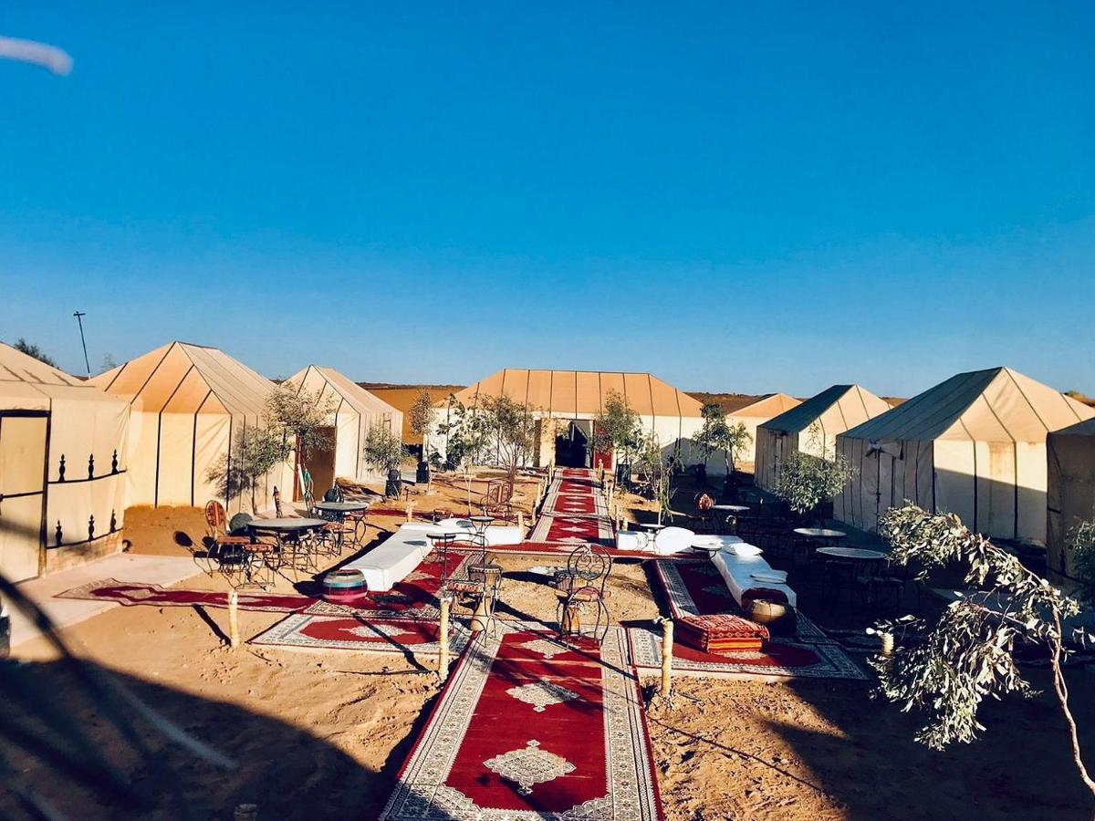 Akabar Luxury Desert Camp เมอร์ซูกา ภายนอก รูปภาพ