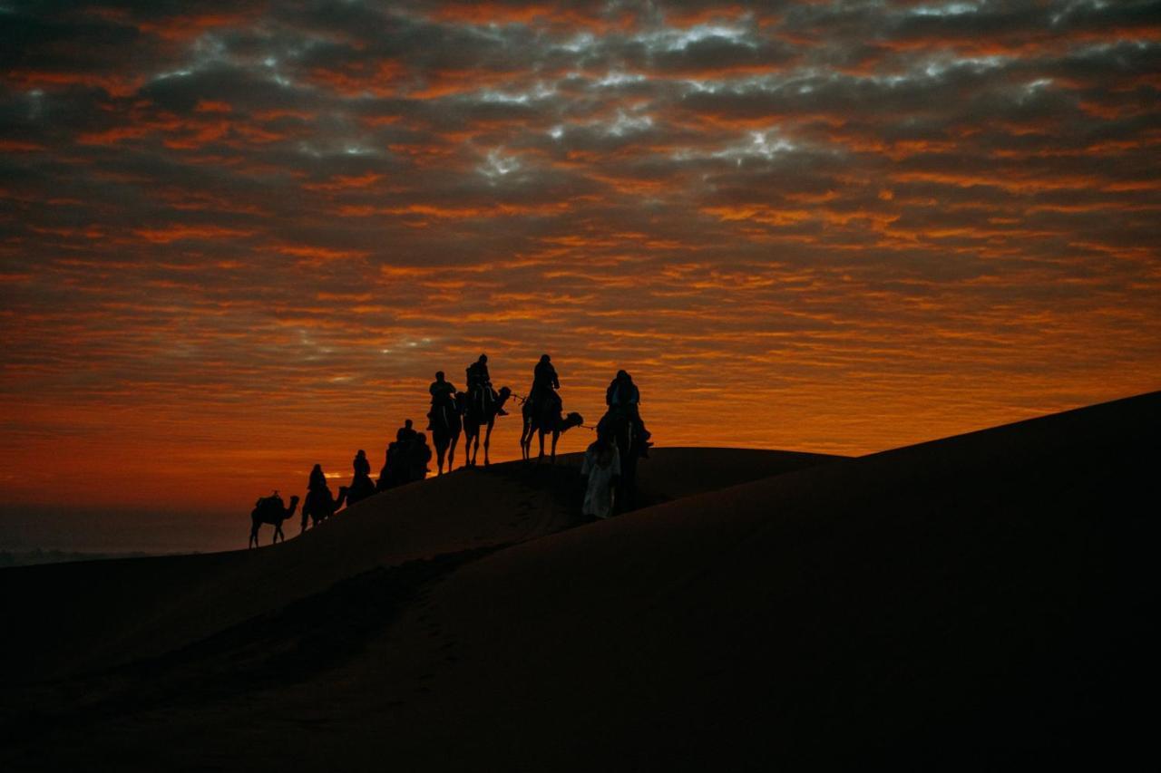 Akabar Luxury Desert Camp เมอร์ซูกา ภายนอก รูปภาพ